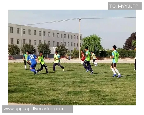 中伊足球交流新篇章推动两国体育合作与友谊发展