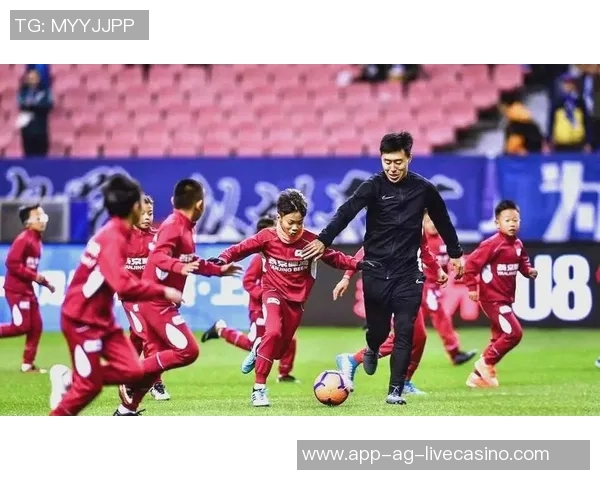 足协杯激战上海申花迎战山东鲁能争夺晋级名额的精彩对决